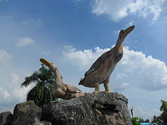 Patung Itik Alabio, maskot kota Amuntai.