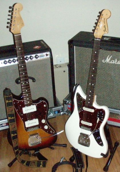 A Fender Jazzmaster (left) and Fender Jaguar (right)