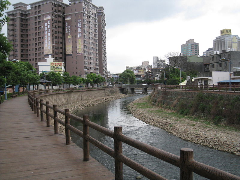 File:Jhongli Hsin-Jie Creek，Taiwan.jpg