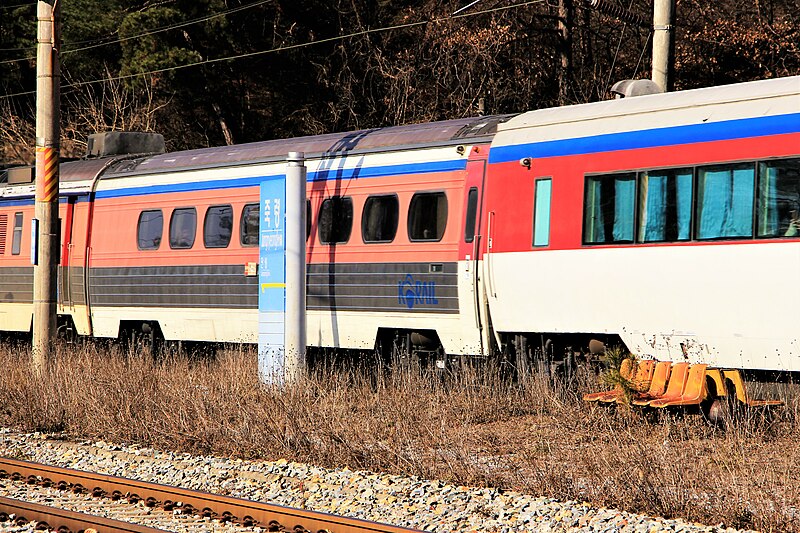 파일:Jungnyeong Station Platform.jpg