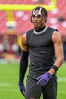 Jefferson during pre-game warm-ups in 2022 Justin Jefferson Commanders vs Vikings NOV2022.jpg