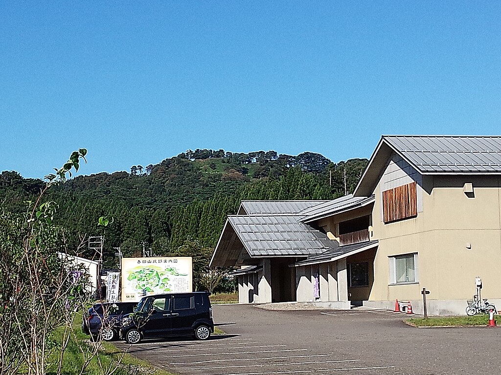 春日山城遠景