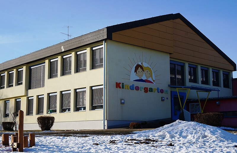 File:Kindergarten in Reichenfels, Kärnten.jpg