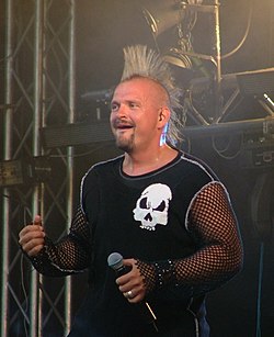 Vesku Jokinen esiintymässä Klamydian kanssa Kuopio Rockcockissa vuonna 2008.