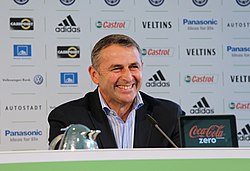 Klaus Allofs - Press conference presentation Luiz Gustavo VfL Wolfsburg.jpg