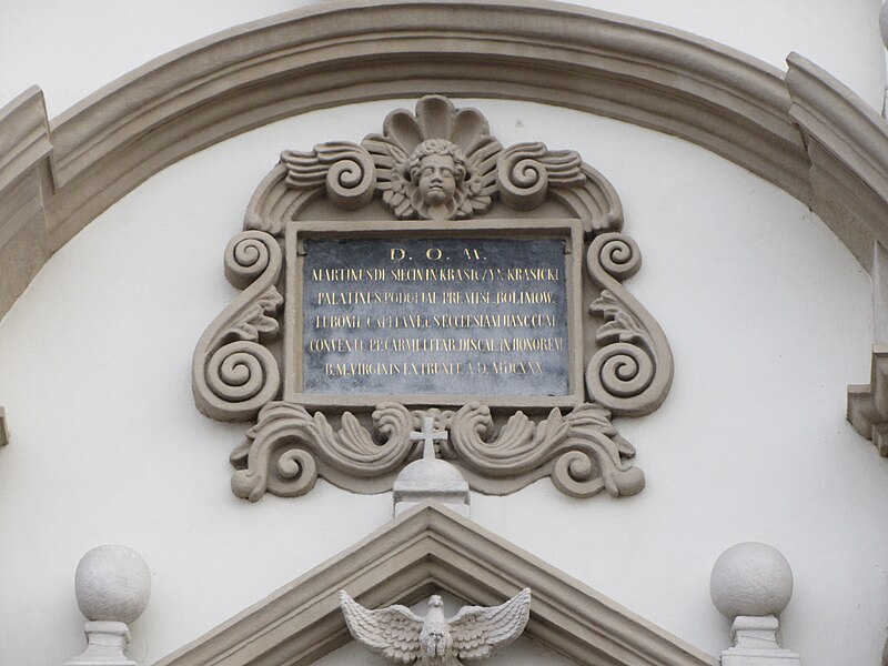 File:Kościół Karmelitów w Przemyślu - Tablica pamiątkowa nad portalem głównym.JPG