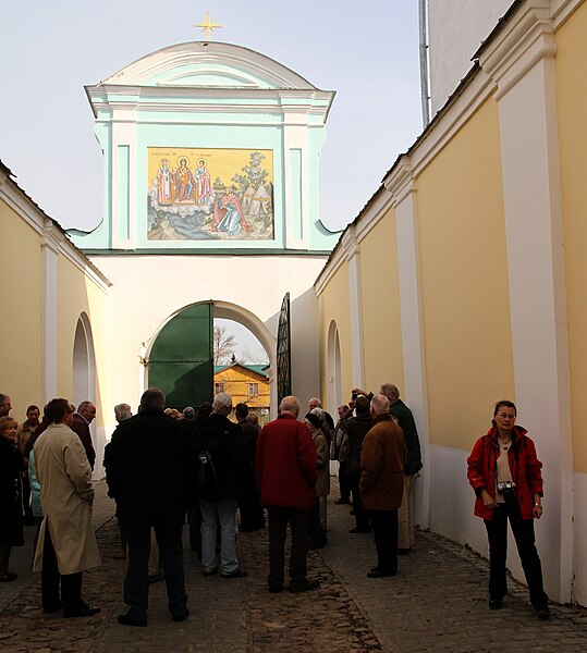 File:Kostroma-Ipatios-Kloster-50-Zugang-2012-gje.jpg