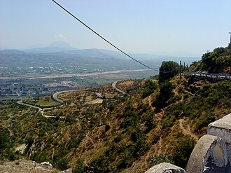 Kurven auf der Südseite des Passes oberhalb Elbasan