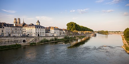 De stad Orléans aan de rivier de Loire