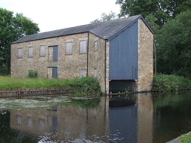 File:Lancaster Canal Warehouse 6958.JPG