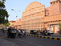 Lascar Hawa Mahal (Jaipur) and the incredibly disorganized traffic (4499823778).jpg