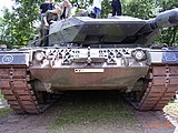 窝弹区对现代坦克已失去意义，例如豹2A5主战坦克的炮塔正面为楔形也不会产生防护隐患
