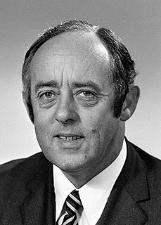 Les Johnson Australian politician (1924–2015)