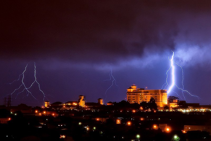 File:Lightning in Campinas (see more photos on comments) (2167011677).jpg