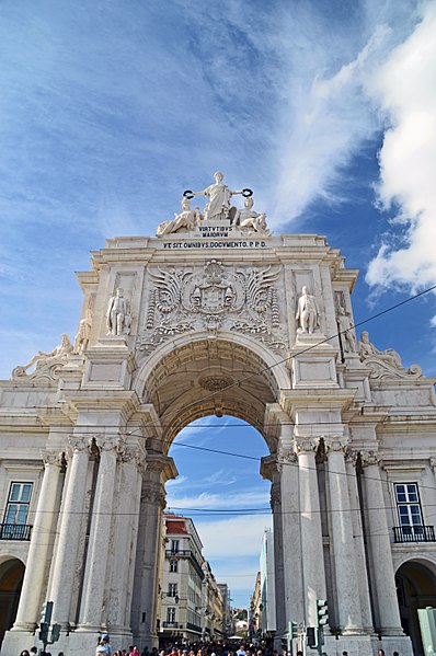 File:Lisboa Arco da Rua Augusta full (34123139700).jpg