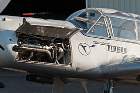 English: Argus As 10c engine of the Lufthansa (Berlin-Stiftung) Messerschmitt Bf-108B-1 Taifun (reg. D-EBEI, cn 2246, built in 1940 ). Deutsch: Argus As 10c Motor der Lufthansa (Berlin-Stiftung) Messerschmitt Bf-108B-1 Taifun (Reg. D-EBEI, cn 2246, Baujahr 1940 ).