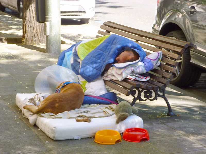 File:Madrid - homeless 2.jpg