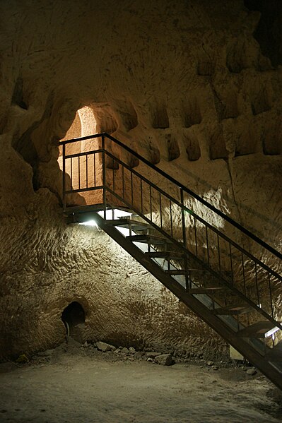 File:Maresha-maze-cave-a.jpg