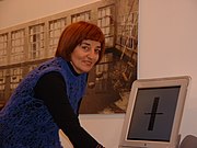 Marisa González con su obra en ARCO 2002