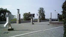 Melvin Charney's sculpture garden, in front of the CCA Melvin Charney Jardin de sculptures.jpg