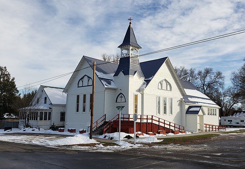 File:Methodist Episcopal Church and Parsonage, Bridger, MT.jpg