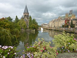 Metz Temple Neuf et Cathédrale Saint-Étienne.jpg