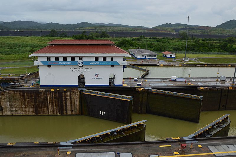 File:Miraflores Locks, Panama - 10.jpg