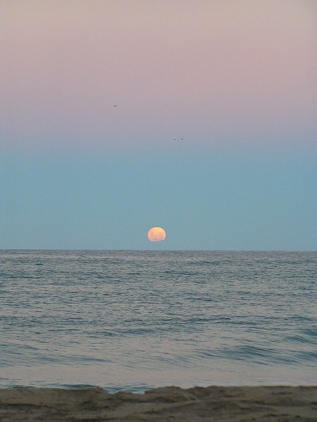 File:Moonrise at Te Karo Bay - panoramio.jpg