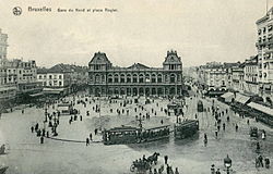 Het oude stationsgebouw aan het Rogierplein