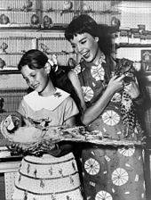 Wood with her sister Natalie in 1956