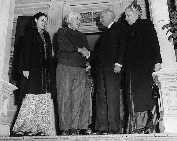 Vijaya Lakshmi Pandit along with Indira Gandhi and Nehru visit Albert Einstein