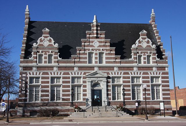 The Historical Museum is housed in the old post office building, listed in the NRHP.