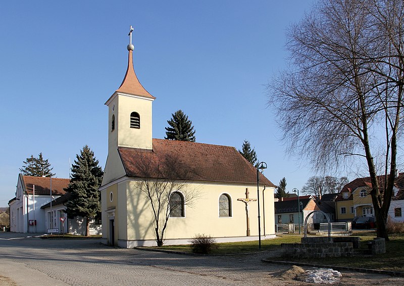 File:Niederfellabrunn - Kapelle.JPG