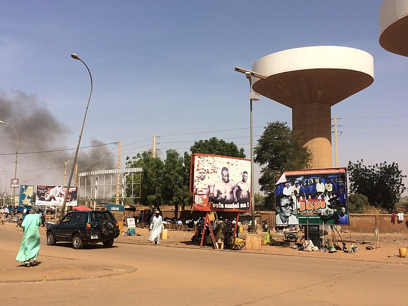 File:Niger, Niamey, Place du Liptako-Gourma (3).jpg