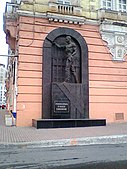 Đài tưởng niệm các nhà xây dựng của thành phố ở trung tâm thành phố Norilsk