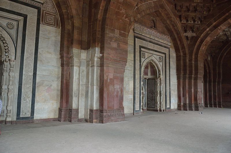 File:Northern Mihrab - Qila-e-Kuhna Masjid - Old Fort - New Delhi 2014-05-13 2857.JPG