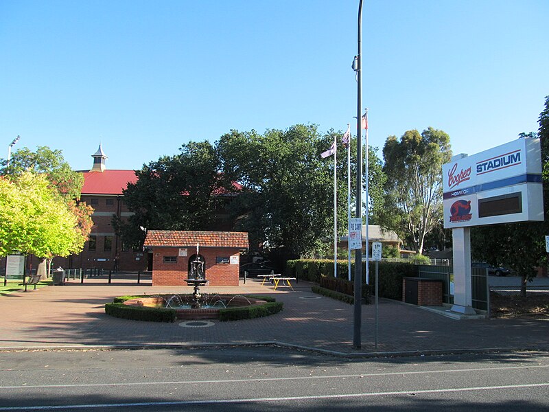 File:OIC norwood oval 2.jpg