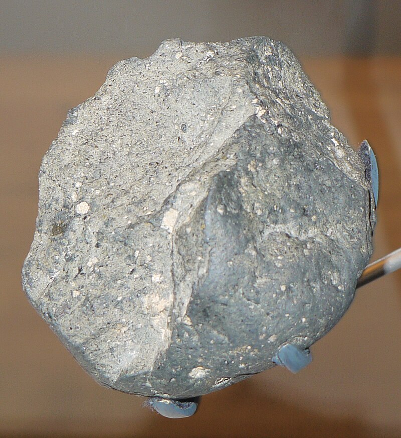Olduvai stone chopping tool british museum.JPG