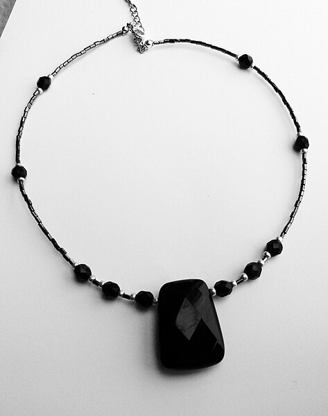 File:Onyx Necklace 34.jpg