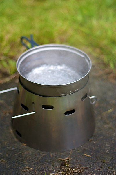 File:Outdoor cooking set, 2011.jpg