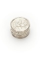 Oval ask av silver med driven dekor på lock och sidor - Skoklosters slott - 91932.tif