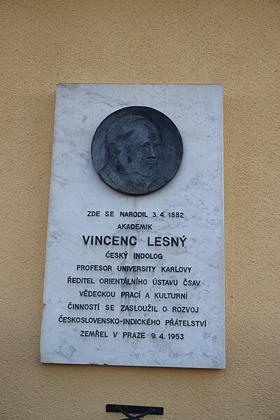 File:Overview of plaque of Vincenc Lesný in Komárovice, Třebíč District.jpg