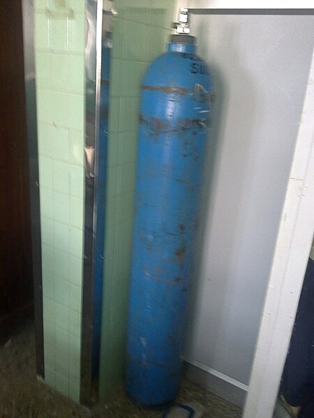 File:Oxygen cylinder.jpg