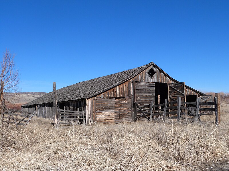 File:P Ranch Long Barn 1 - Frenchglen Oregon.jpg