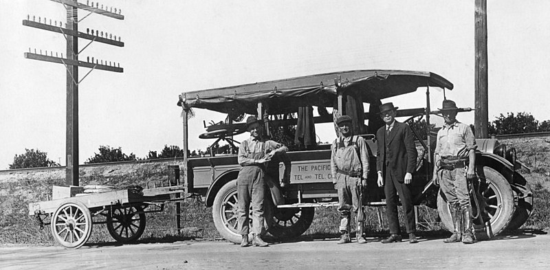 File:Pacific Telephone and Telegraph Co. service crew, Feb. 1921.jpg