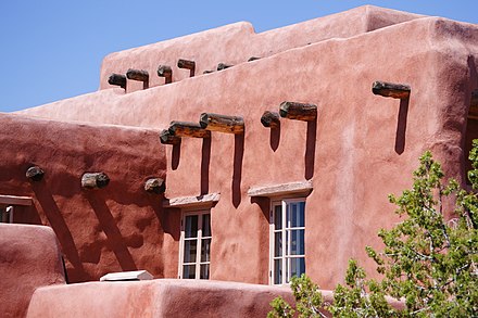 Détail de la Painted Desert Inn, un bâtiment dans le style Pueblo Revival au sein du parc national de Petrified Forest, en Arizona.