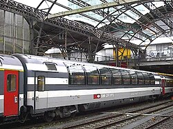Az EC 90 vasúti járat svájci panorámakocsija (Apm 19) Utrecht állomáson