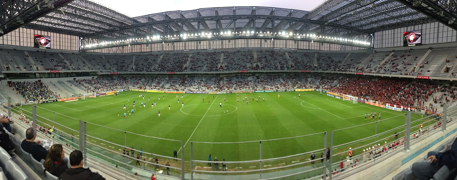 Panorama of the interior of the Joaquim Américo Guimarães Stadium (or Arena da Baixada) during a game in 2019