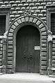 Particolare del portale d'ingresso, foto di Paolo Monti, 1969.