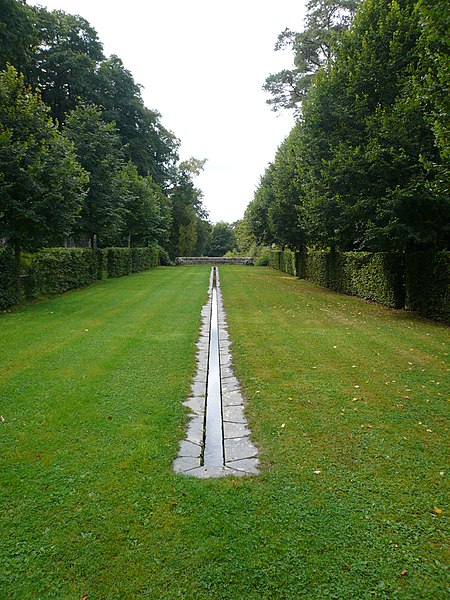 File:Perspective jardin italien Trévarez.JPG